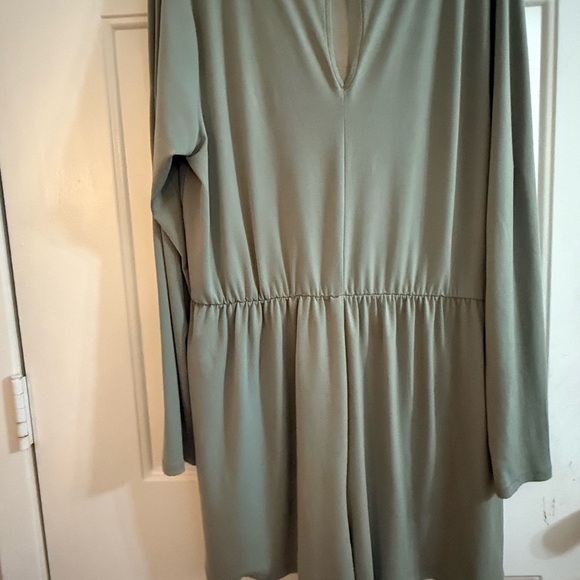 Forever 21 Plus Green Long Sleeve Romper - Picture 7 of 10